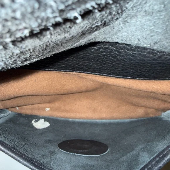 Vintage Dooney and Burke leather crossbody - Picture 4 of 9